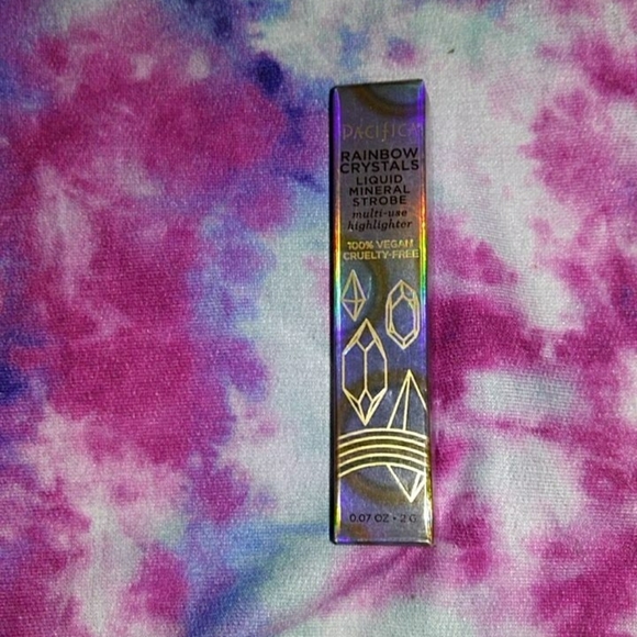 Eyeshadow and liquid highlighter - Picture 3 of 3